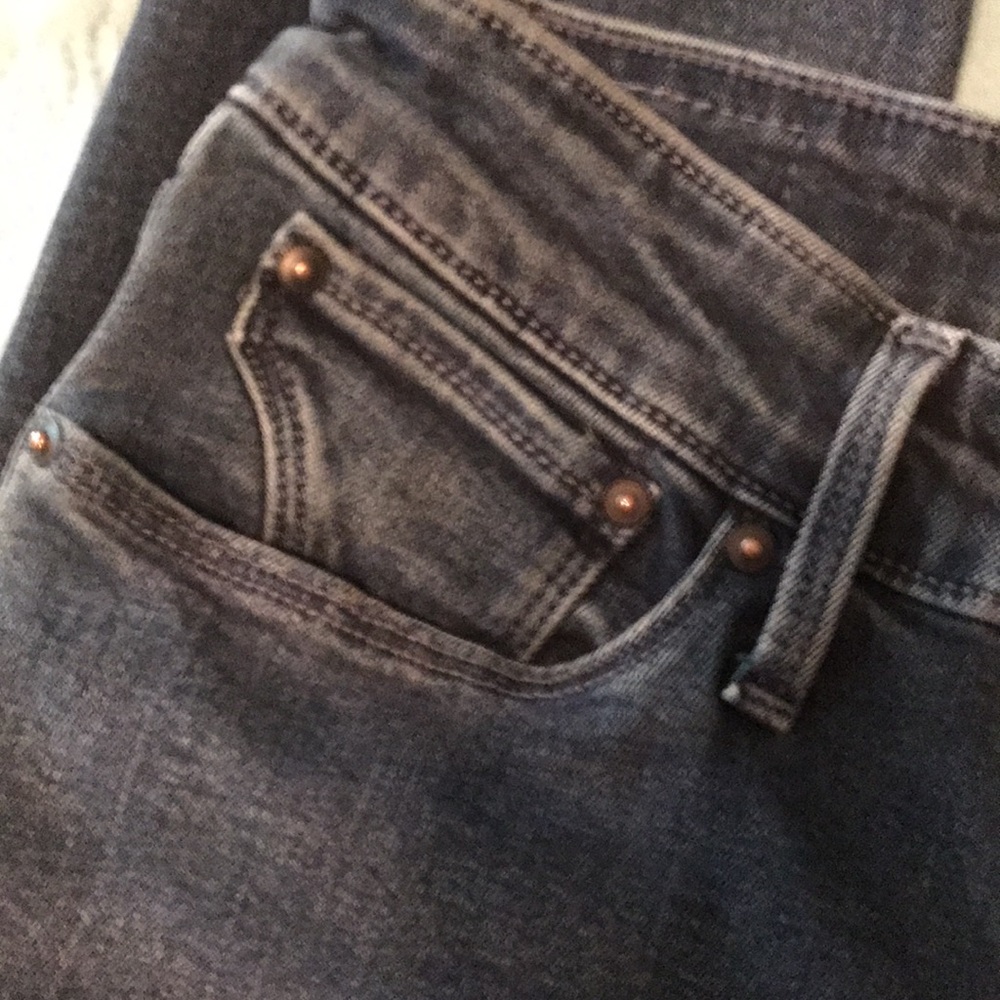 ❤️(82) Ladies vintage Levi’s size 25x 32, Demi curve super stretchy skinny jeans - Picture 7 of 11